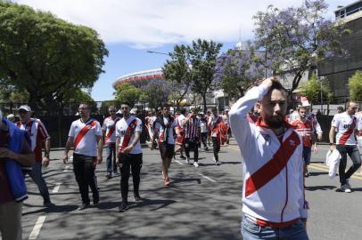 River Plate's supporters leave the Monumental stadium in Buenos Aires, after the all-Argentine Copa Libertadores second leg final match against Boca Juniors was postponed on November 25, 2018. - The second leg of the Copa Libertadores final has been postponed for the second time in as many days following an attack on the Boca Juniors team bus by River Plate fans, Conmebol said Sunday. (Photo by Juan Mabromata / AFP)