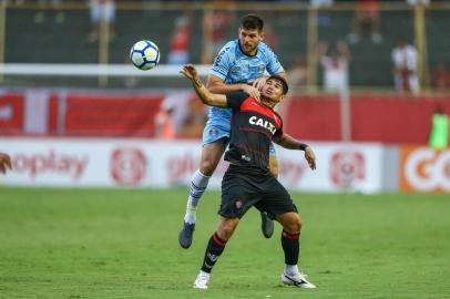 Gremio x VitoriaRS - FUTEBOL/CAMPEONATO BRASILEIRO 2018/GREMIO X VITORIA - ESPORTES - Lance da partida entre Gremio e Vitoria disputada na tarde deste domingo, no Estadio do Barradao, em Salvador, valida pelo Campeonato Brasileiro 2018. FOTO: LUCAS UEBEL/GREMIO FBPAEditoria: SPOIndexador: Lucas UebelSecao: futebolFonte: Gremio.netFotógrafo: Gremio x Vitoria