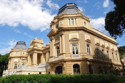 Fachada do Palácio Guanabara, alvo da ação judicial mais antiga ainda em curso no Brasil. Foto: RZPGuimarães/Wikipedia Commons