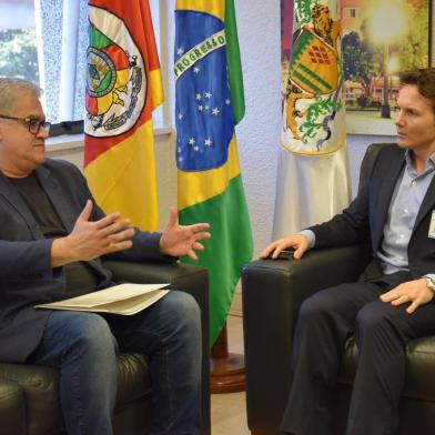 presidente da Câmara de Vereadores , Alberto Meneguzzi (PSB) , prefeito Daniel Guerra, reunião, Caxias do Sul