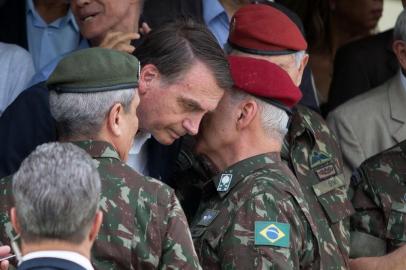 Brazilian Army General Luiz Eduardo Ramos Baptista Pereira (R) speaks to Brazilian President-elect Jair Bolsonaro (C), during the graduation ceremony of new paratroopers at the Parachute Infantry Battalion Vila Militar, in Rio de Janeiro, Brazil, on November 24, 2018. (Photo by Fernando Souza / AFP)