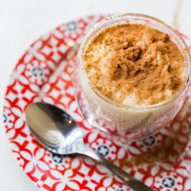  PORTO ALEGRE, RS, BRASIL, 01/06/2016 : Receitas para a Festa Junina:  Bolo de fubá, Canjica, Arroz de leite, Suco de milho verde, Pipoca caramelada, Pão de batata com pinhão  e Cocada (3 tipos). (Omar Freitas/Agência RBS)Indexador: Omar Freitas