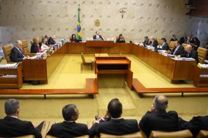 Ministros do STF julgam validade do indulto natalino de Michel Temer