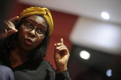  PORTO ALEGRE, RS, BRASIL - 2018.11.09 - Retrato da escritora Scholastique Mukasonga, de Ruanda, na Feira do Livro. (Foto: ANDRÉ ÁVILA/ Agência RBS)