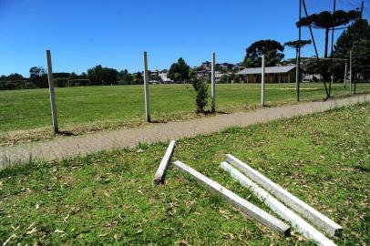  CAXIAS DO SUL, RS, BRASIL, 21/11/2018. Moradores do Serrano reclamam de abandono de área de lazer. José Veloso, 50, diz que fazia a manutenção do local por conta até ser impedido pela Amob e a prefeitura. (Porthus Junior/Agência RBS)