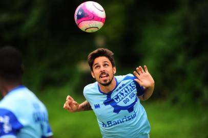  CAXIAS DO SUL, RS, BRASIL, 09/02/2018. Treino do Caxias no campo suplementar. O Caxias está disputando do Campeonato Gaúcho (Gauchão 2018). Na foto, meia Rafael Gava. (Porthus Junior/Agência RBS)