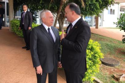 Deputado federal Mauro Pereira (PMDB-RS) na Base Área de Brasília com o presidente da República, Michel Temer. 