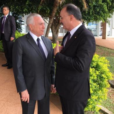 Deputado federal Mauro Pereira (PMDB-RS) na Base Área de Brasília com o presidente da República, Michel Temer. 