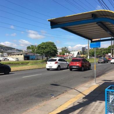 PORTO ALEGRE, RS, BRASIL - 29/11/2018: Homem fica gravemente ferido após ser atropelado por ônibus na Avenida Ipiranga, em Porto Alegre