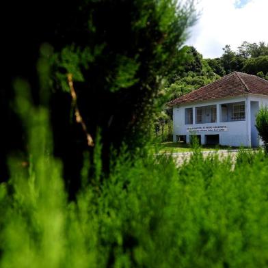  CAXIAS DO SUL, RS, BRASIL, 29/11/2018A escola Municipal de Ensino Fundamental Dr. Liberato Salzano Vieira, na linha 40, vai ser fechada pela prefeitura por problemas estruturais. A escola foi inaugurada em 1910 e fica na estrada municipal Vicente Menezes nº 2894. (Lucas Amorelli/Agência RBS)