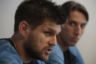  PORTO ALEGRE, RS, BRASIL, 29-11-2018. No CT Luiz Carvalho,Kannemann e Geromel fazem coletiva após renovação de contrato do técnico Renato Gaúcho com o time. (ANDRÉ ÁVILA/Agência RBS_