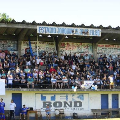  CAXIAS DO SUL, RS, BRASIL, 25/11/2018Final da Copa União de Clubes, no campo de forquetta entre União Forquetense x Bevilacqua. O jogo terminou em 2 x 1 para o Bevilacqua, com este o resultado o jogo foi para prorrogração e depois para os penálts. O primeiro penalti do União foi perdido pelo jogardo Mika(tem a sequência dos penalti perdido) dando o título ao Bevilacqua. (Lucas Amorelli/Agência RBS)