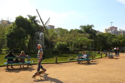  PORTO ALEGRE, RS, BRASIL, 15-08-2018: Parque Moinhos de Vento. Blitz nos parques de Porto Alegre. (Foto: Mateus Bruxel / Agência RBS)