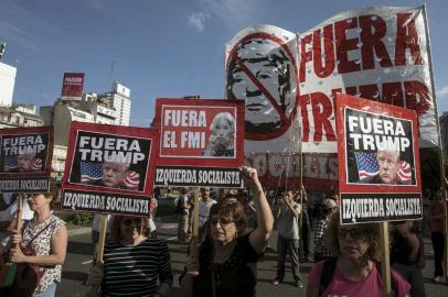 Activists take part in a protest against the G20 Leaders Summit taking place in Buenos Aires, on November 30, 2018. - G20 leaders on Friday opened annual talks rent by the deepest divisions since their first summit 10 years ago, as US President Donald Trump came under fire and Saudi Arabias de facto ruler came in from the cold. (Photo by ALBERTO RAGGIO / AFP)