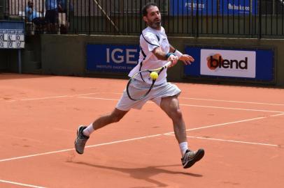 O gaúcho Mathias Epifânio foi campeão na categoria 45 anos da 33ª edição do Seniors Internacional de tênis de Porto Alegre ¿ Copa Yone Borba Dias, torneio disputado nas quadras de saibro da Associação Leopoldina Juvenil, em Porto Alegre