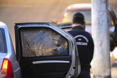  PORTO ALEGRE, RS, BRASIL, 03/12/2018 - Tiroteio deixa três mortos e um ferido na zona norte de Porto Alegre. Confronto ocorreu na Rua Carlos Salzano Vieira da Cunha, no bairro Jardim Itú-Sabará. (FOTOGRAFO: RONALDO BERNARDI / AGENCIA RBS)