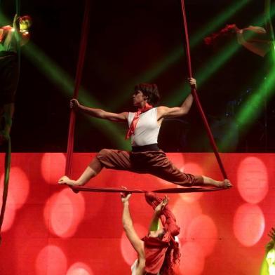  PORTO ALEGRE, RS, BRASIL, 30-11-2018. Estreia do espetáculo musical Revolução Farroupilha, na Orla Moacyr Scliar, perto do Gasômetro. (ANDRÉ ÁVILA/AGÊNCIA RBS)