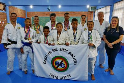  PORTO ALEGRE, RS, BRASIL 27/11/2018 - Alunos de escola do Rubem Berta recebem aulas gratuitas de judô - Rubem Berta. (FOTO: ROBINSON ESTRÁSULAS/AGÊNCIA RBS)