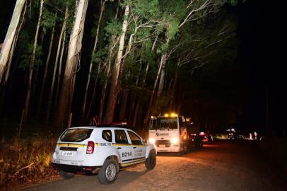  Seis suspeitos de participação no assalto a bancos em Ibiraiaras, no norte do Estado, nesta segunda-feira (3), foram mortos durante cerco policial entre o fim da tarde e o início da noite, segundo a Brigada Militar (BM). A informação foi confirmada pelo tenente-coronel Cláudio Feóli, comandante do Batalhão de Operações Especiais (BOE) da BM. Os bandidos teriam sido mortos em meio a tiroteio com o Grupo de Ações Táticas Especiais (Gate).