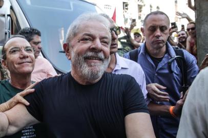  FLORIANOPOLIS, SC, BRASIL, 24/03/2018 - Ato a favor de Lula no largo da Catedral de Florianopolis