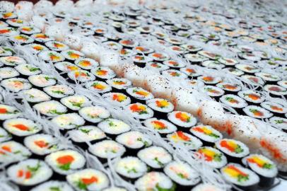  Sushi no restaurante Shangai em Rio Grande. Gerson Pantaleão, Especial.