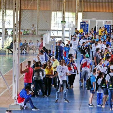  CANOAS, RS, BRASIL 04/12/2018 - Olimpíadas Especiais das Apaes, evento nacional que ocorre em Canoas. (FOTO: ROBINSON ESTRÁSULAS/AGÊNCIA RBS)