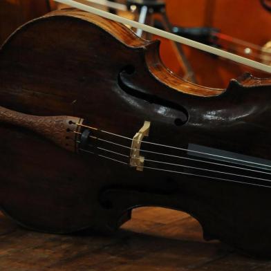  CAXIAS DO SUL, RS, BRASIL 09/03/2015Ensaio da Orquestra Sinfônica da UCS, regida pelo maestro Manfredo Schmiedt. (Felipe Nyland/Agência RBS)Indexador: FELIPE NYLAND                   