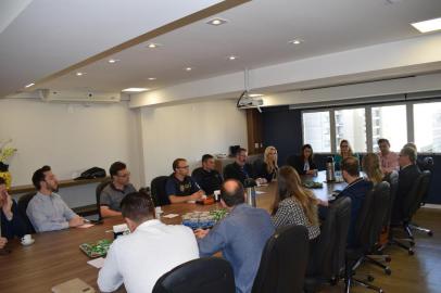 Reunião entre dirigentes de entidades empresariais e representantes do poder público debate ações de combate ao comércio informal no centro de Caxias. 