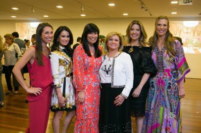  PORTO ALEGRE, RS, BRASIL, 04.12.2018. Voluntárias pela Vida com Dulce Helene Goettems.  Lançamento do Livro Arte à Mesa - Anfiriões Porto Alegre, no Instituto Ling.  (FOTO ANDRÉA GRAIZ/AGÊNCIA RBS).Indexador: Anderson Fetter