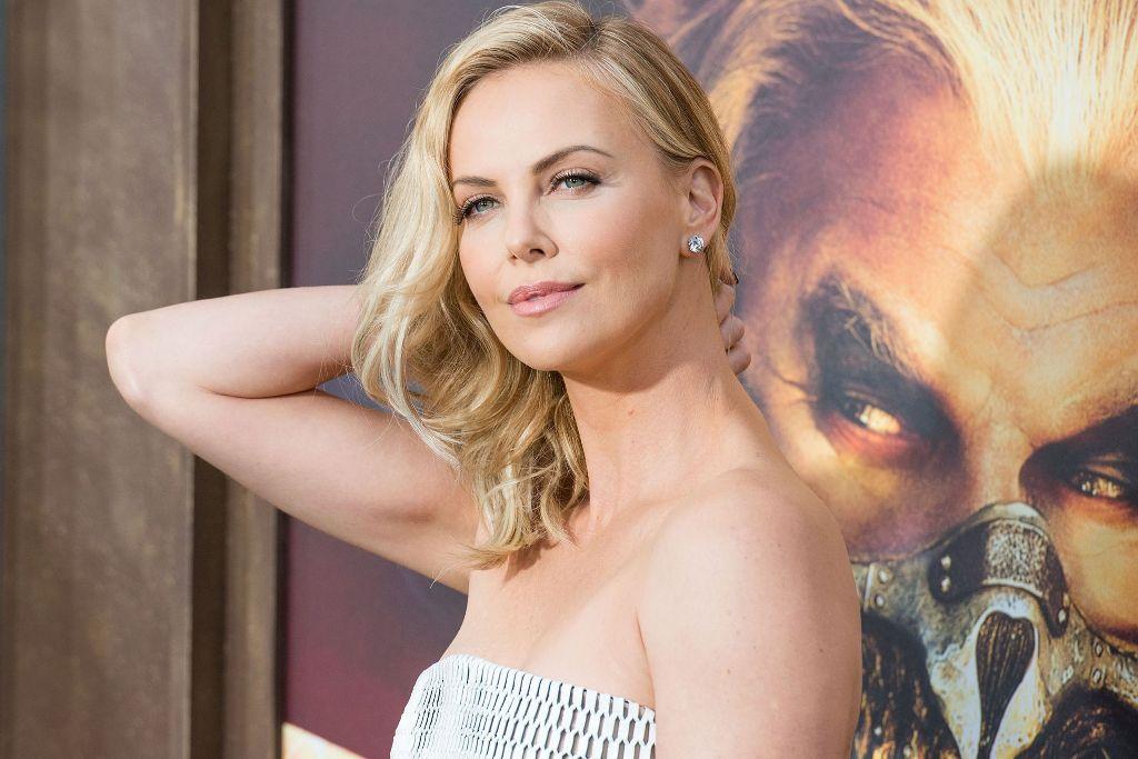 Charlize Theron não quer se chamada de corajosa por ter engordado para  filme | Donna