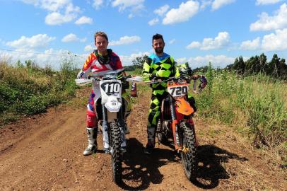  CAXIAS DO SUL, RS, BRASIL. 05/12/2018Os irmãos Rodrigo e Marcelo Galiotto são campeões regionais de motocross. (Antonio Valiente/Agência RBS)