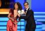 Globo de Ouro: Sandra Oh e Andy Samberg são anunciados como apresentadores do prêmio