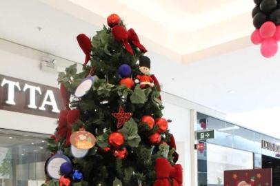 Árvore de Natal no Iguatemi beneficia crianças carentes.