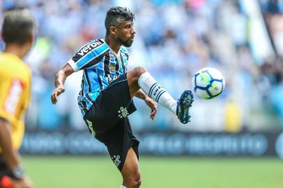 RS - FUTEBOL/CAMPEONATO BRASILEIRO 2018/GREMIO X CORINTHIANS - ESPORTES - Lance da partida entre Gremio e Corinthians disputada na tarde deste domingo, na Arena, valida pelo Campeonato Brasileiro 2018. FOTO: LUCAS UEBEL/GREMIO FBPA