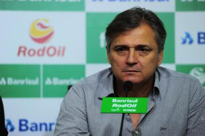  CAXIAS DO SUL, RS, BRASIL, 30/11/2018. Osvaldo Pioner, diretor geral de futebol, Walter Dal Zotto Jr, presidente do Juventude, anunciam a permanência de Luiz Carlos Winck como técnico para a temporada 2019. (Porthus Junior/Agência RBS)