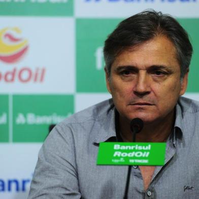  CAXIAS DO SUL, RS, BRASIL, 30/11/2018. Osvaldo Pioner, diretor geral de futebol, Walter Dal Zotto Jr, presidente do Juventude, anunciam a permanência de Luiz Carlos Winck como técnico para a temporada 2019. (Porthus Junior/Agência RBS)