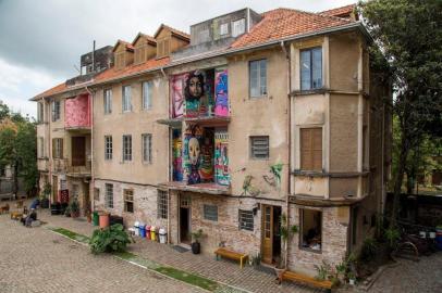 Complexo Vila Flores, no bairro Floresta, na esquina das ruas São Carlos e Hoffmann