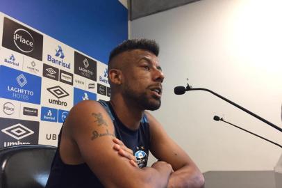 léo moura, jogador, lateral-direito, entrevista coletiva, renovação, grêmio, futebol, são paulo, brasileirão, campeonato brasileiro