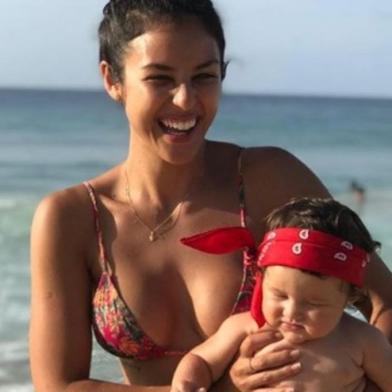 Yanna Lavigne e a filha, Madalena, um aninho.