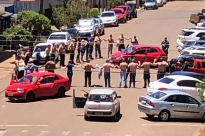  IBIRAIARAS, RS, BRASIL, 03/12/2018. A Brigada Militar (BM) confirma que assaltantes atacaram as agências do Banrisul e Banco do Brasil em Ibiraiaras, município de pouco mais de 7 mil habitantes na região de Lagoa Vermelha, no início da tarde desta segunda-feira. Ambas as agências ficam na mesma quadra da Rua Antônio Stela. (Júlio Stella/Divulgação)