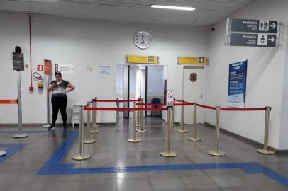 Aeroporto Regional Hugo Cantergiani de Caxias do Sul não registra filas na manhã deste sábado no raio X. 