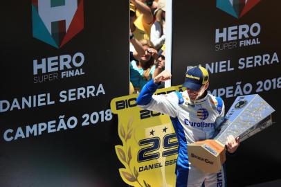  SÃO PAULO, SP, BRASIL - Daniel Serra é bicampeão da Stock Car; Ricardo Zonta vence corrida final em Interlagos. Arquibancadas lotadas, corrida agitada e pilotos tensos marcaram a Hero Super Final, prova que encerrou a temporada 2018 da Stock Car e coroou Daniel Serra com seu segundo título consecutivo; Felipe Fraga ficou com o vice. (FOTOGRAFO: JEFFERSON BOTEGA / AGENCIA RBS)Indexador: Jeff Botega