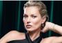 Kate Moss fala sobre relação com a beleza: "A idade me ensinou a cuidar mais de mim mesma"