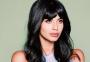 Jameela Jamil critica famosas que promovem shakes  para dieta: "Suas mentirosas"