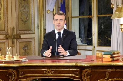  French President Emmanuel Macron speaks during a special address to the nation, his first public comments after four weeks of nationwide yellow vest (gilet jaune) protests, on December 10, 2018, at the Elysee Palace, in Paris. (Photo by LUDOVIC MARIN / POOL / AFP)Editoria: POLLocal: ParisIndexador: LUDOVIC MARINSecao: governmentFonte: POOLFotógrafo: STF