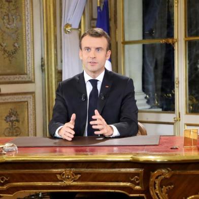  French President Emmanuel Macron speaks during a special address to the nation, his first public comments after four weeks of nationwide yellow vest (gilet jaune) protests, on December 10, 2018, at the Elysee Palace, in Paris. (Photo by LUDOVIC MARIN / POOL / AFP)Editoria: POLLocal: ParisIndexador: LUDOVIC MARINSecao: governmentFonte: POOLFotógrafo: STF