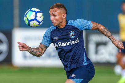 O atacante Everton participa de treino do Grêmio no CT Luiz Carvalho.