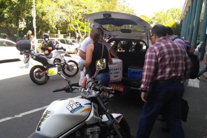 Operação para garantir transplante: coração é levado do aeroporto Salgado Filho ao Hospital de Clínicas em táxi.