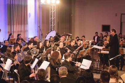 Orquestras de sopros de Carlos Barbosa, Veranópolis e Faria Lemos se unem em concerto natalino