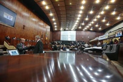  PORTO ALEGRE, RS, BRASIL, 11-12-2018. Deputados estaduais fazem votação do parcelamento do 13º salário dos servidores do Estado, na Assembleia Legislativa. (ANDRÉ ÁVILA/AGÊNCIA RBS)